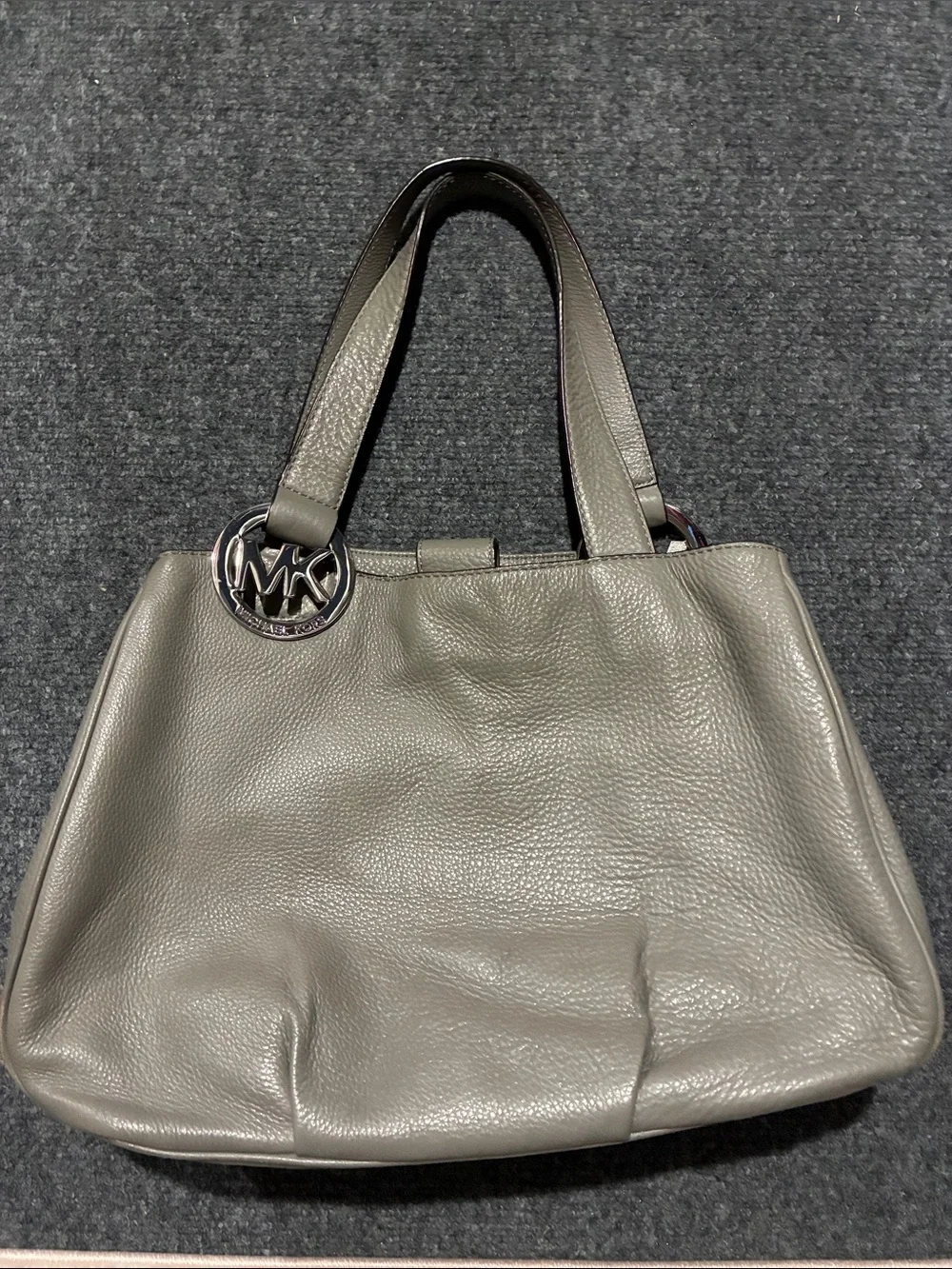 👜 Michael Kors Gray Pebbled Leather Shoulder Tote Bags Purse